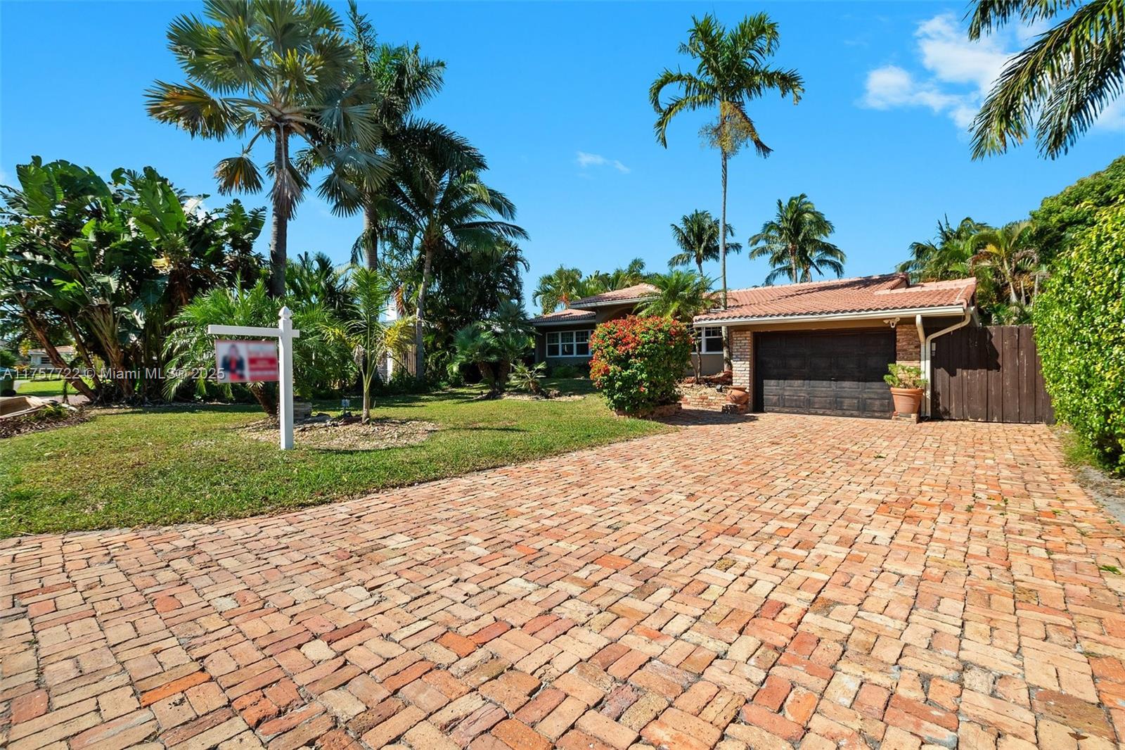 CORAL SHORES - Residential