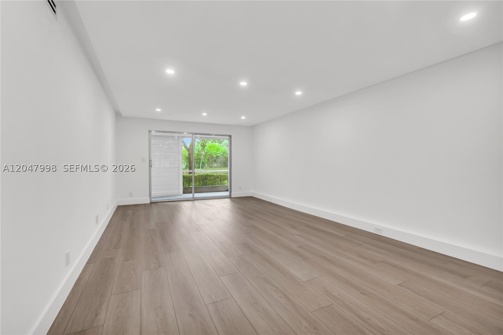 LUCAYA VILLAGE 1-E CONDO - Residential