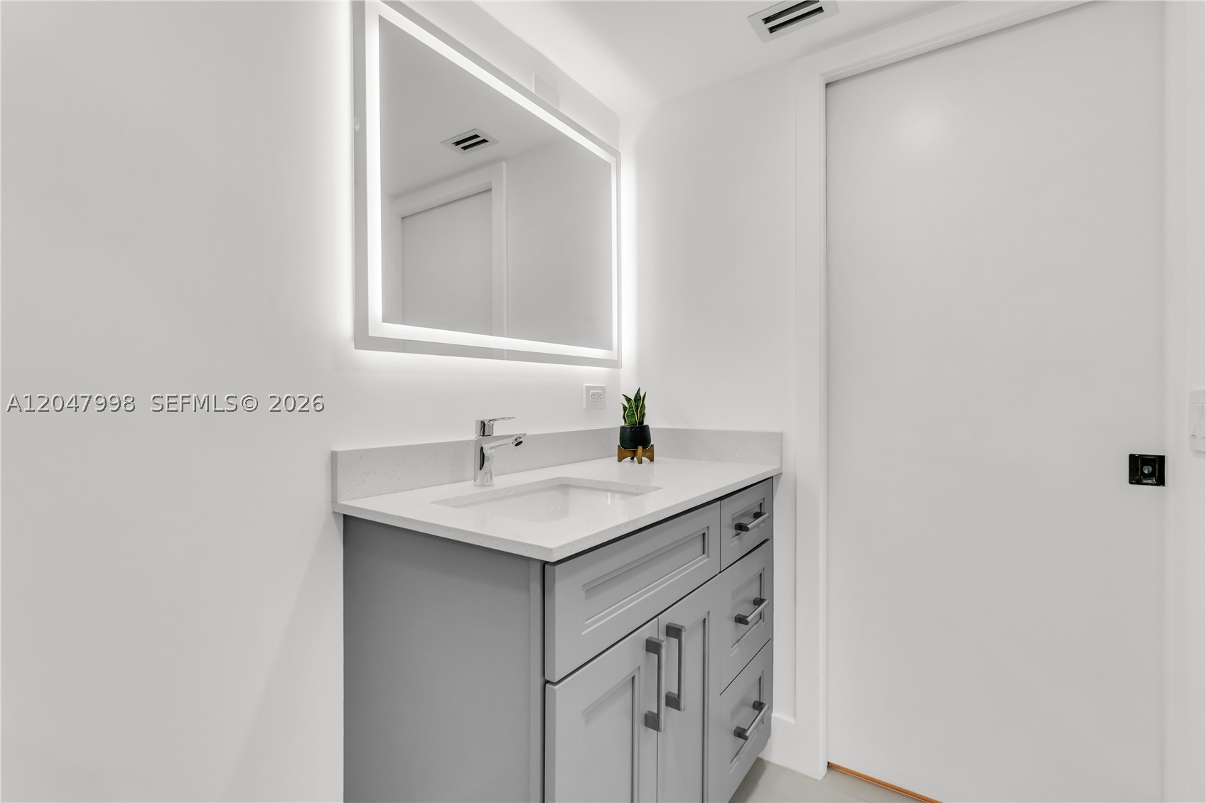 LUCAYA VILLAGE 1-E CONDO - Residential