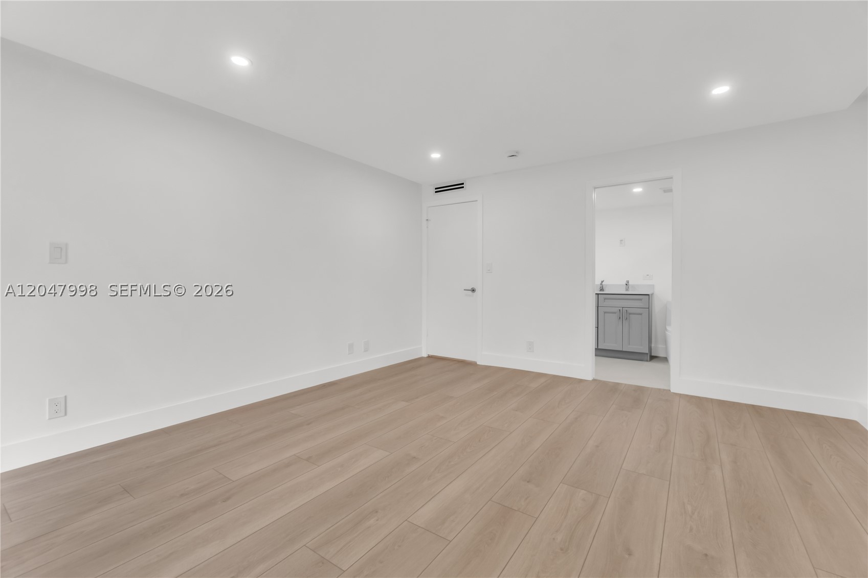 LUCAYA VILLAGE 1-E CONDO - Residential