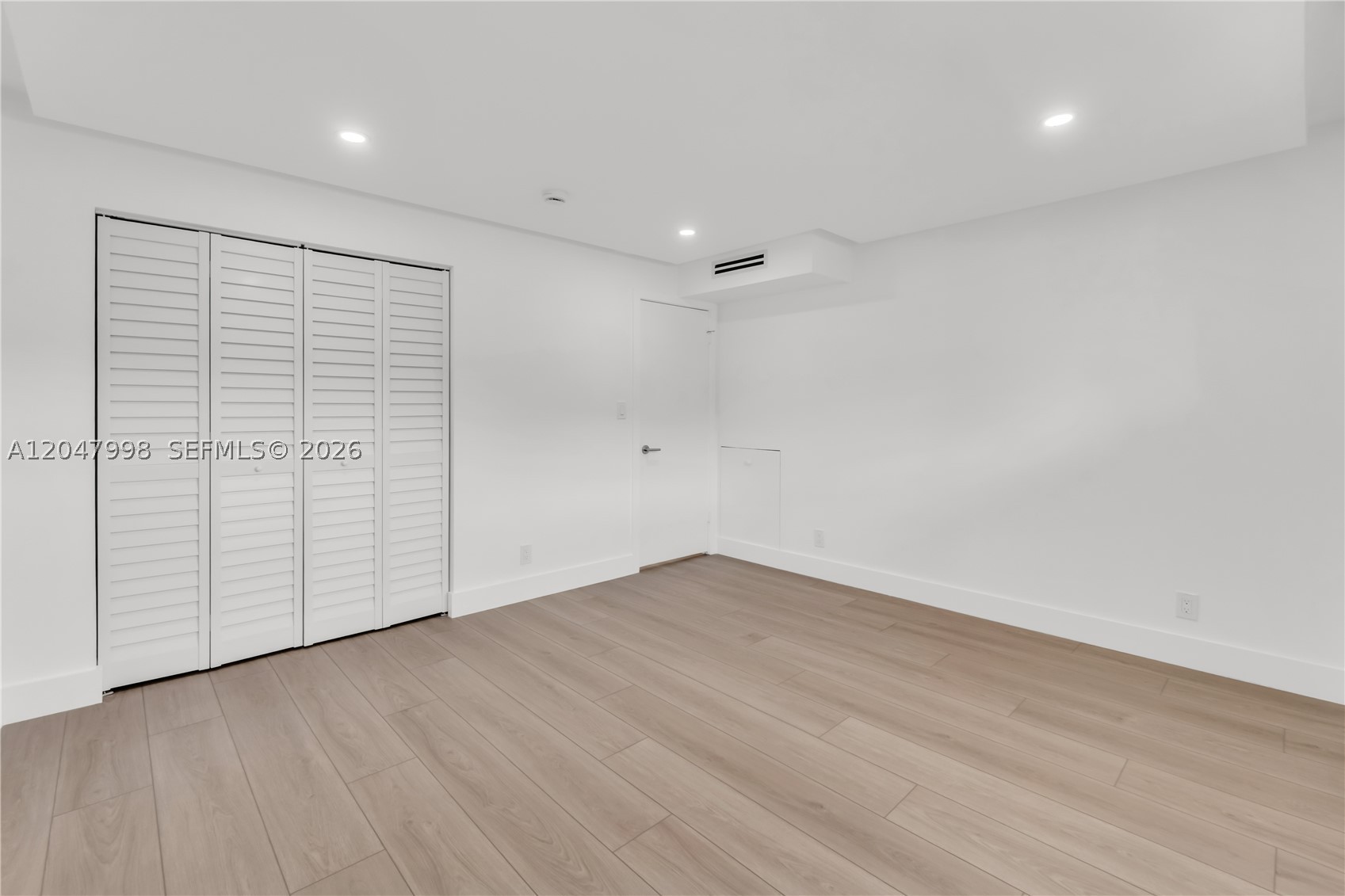LUCAYA VILLAGE 1-E CONDO - Residential