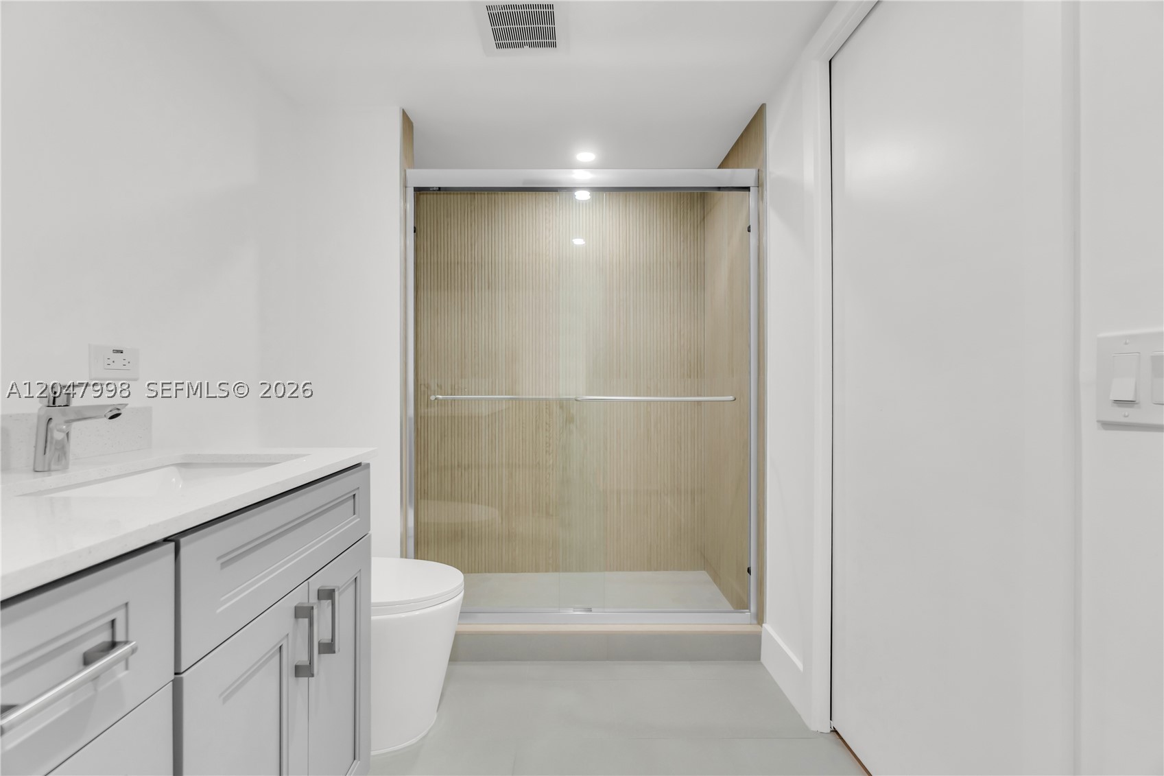 LUCAYA VILLAGE 1-E CONDO - Residential
