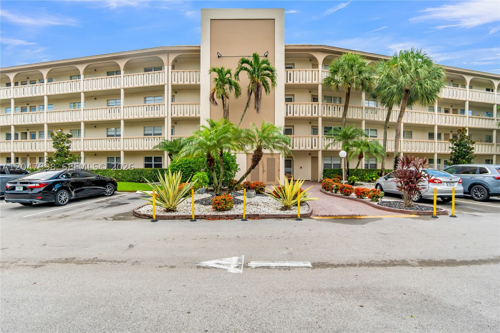 LUCAYA VILLAGE 1-E CONDO - Residential