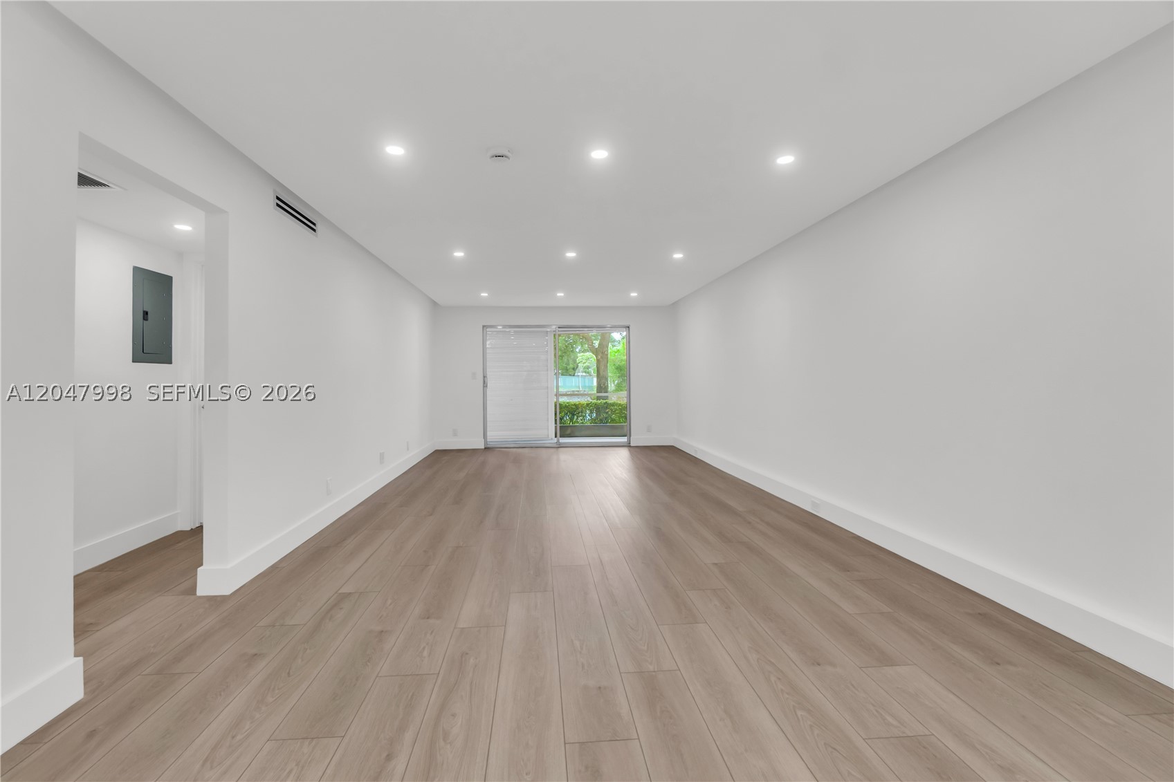LUCAYA VILLAGE 1-E CONDO - Residential