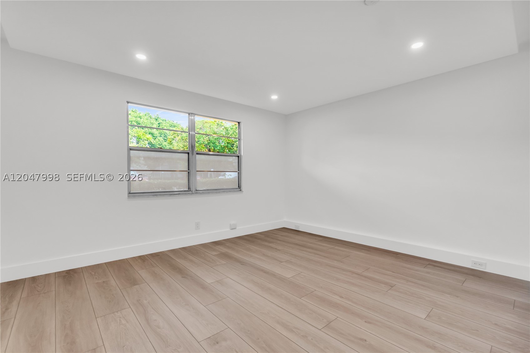 LUCAYA VILLAGE 1-E CONDO - Residential
