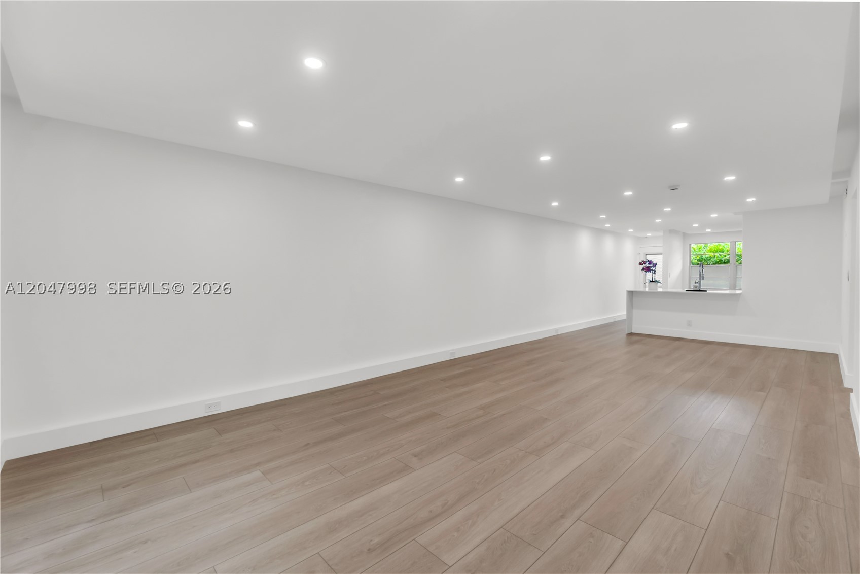 LUCAYA VILLAGE 1-E CONDO - Residential