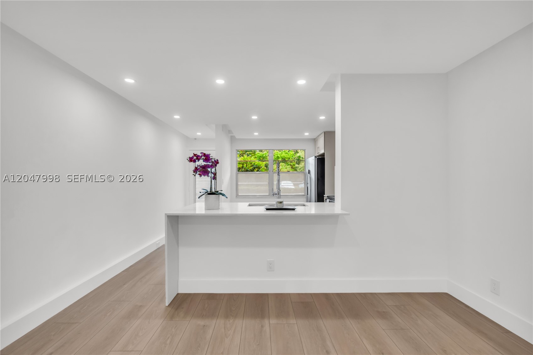 LUCAYA VILLAGE 1-E CONDO - Residential