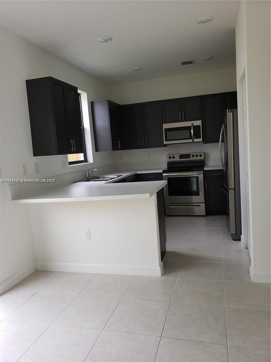 STELLAR PEMBROKE PINES - Residential