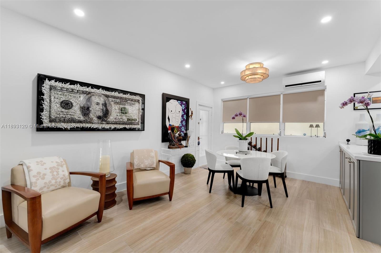THE ESQUIRE HOUSE - Residential