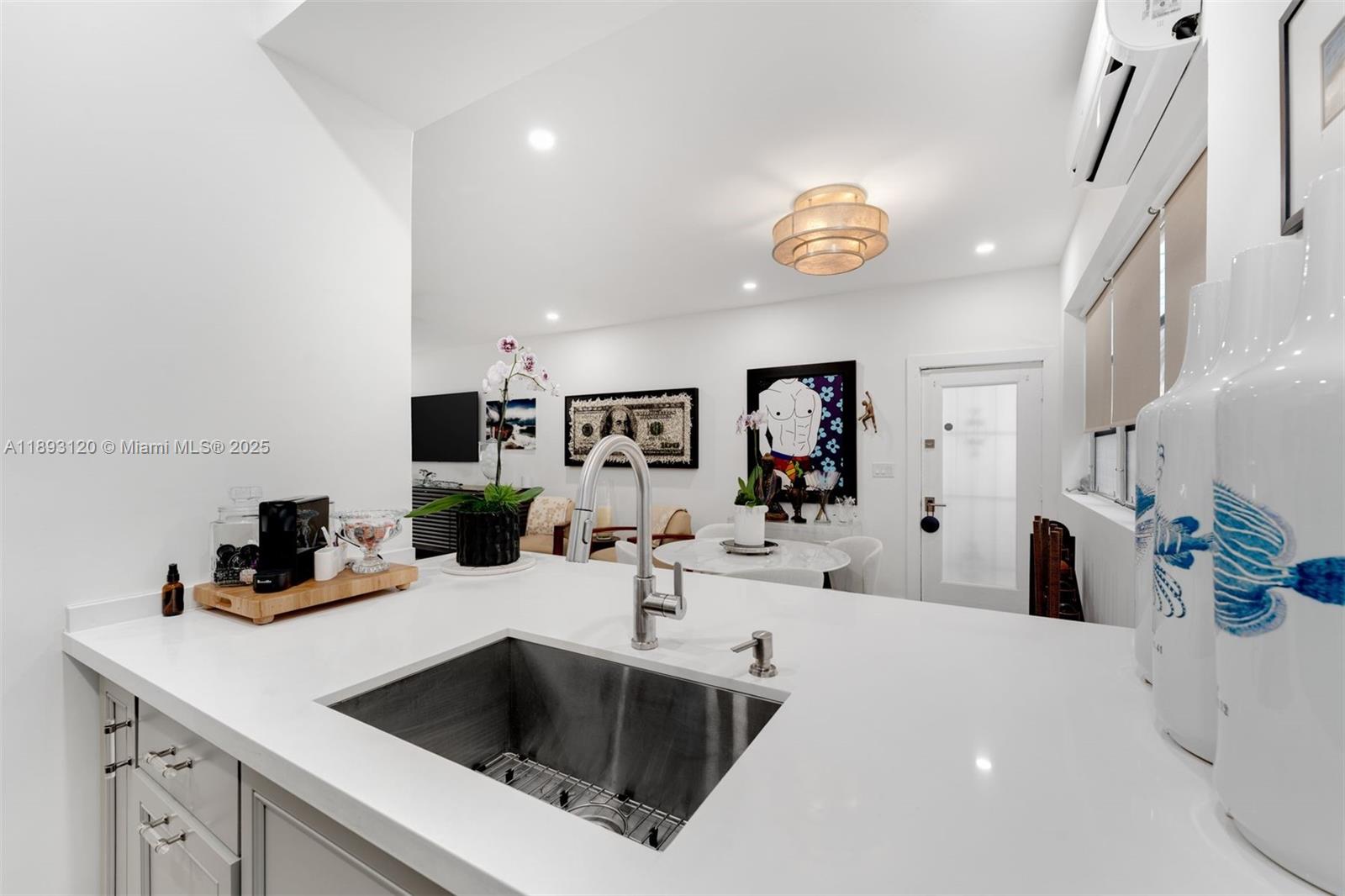 THE ESQUIRE HOUSE - Residential