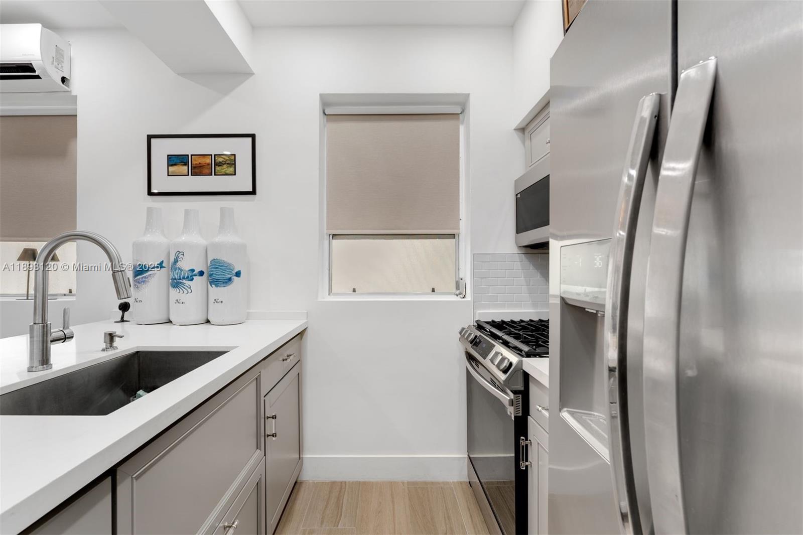 THE ESQUIRE HOUSE - Residential