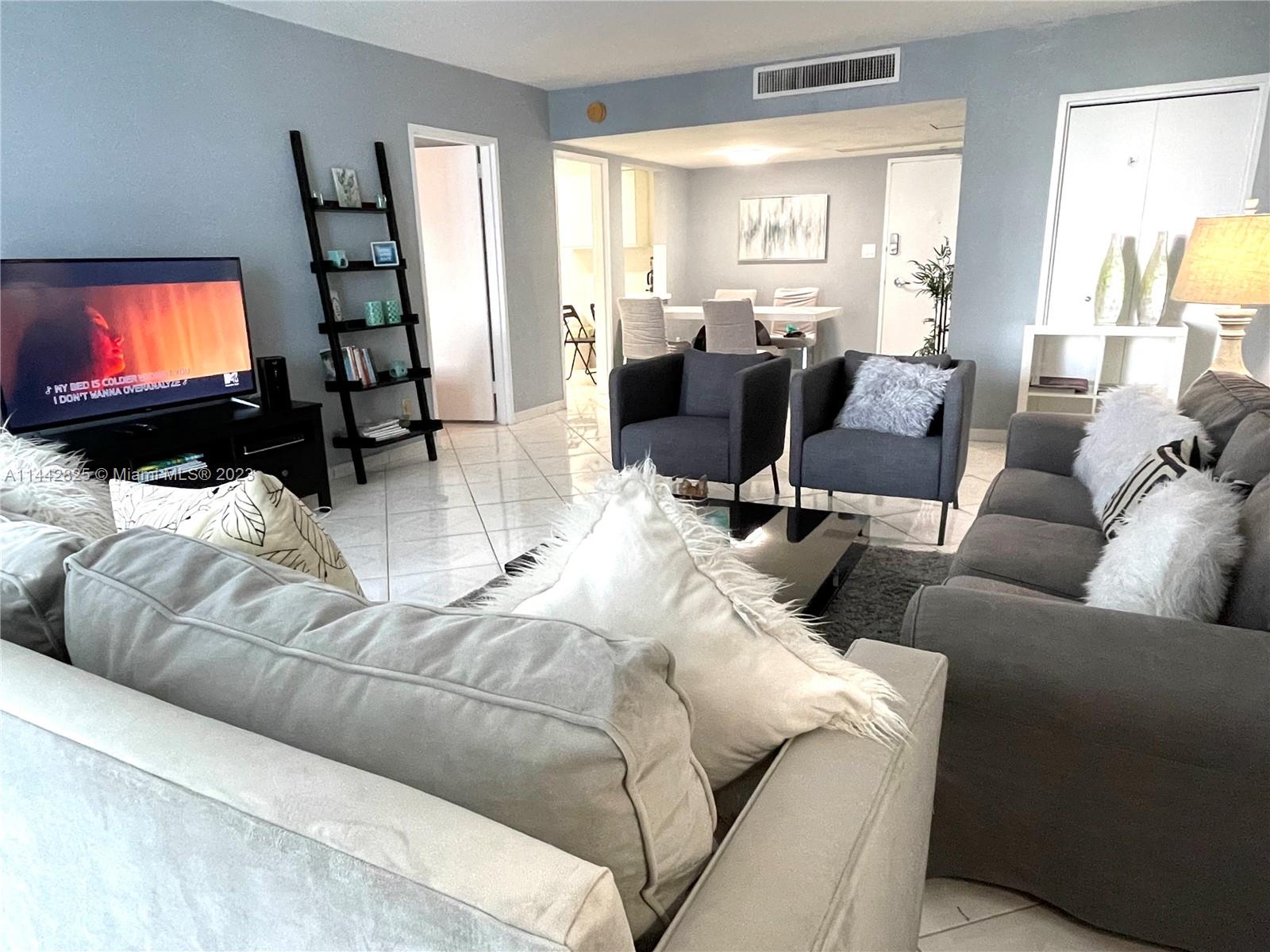 Come to enjoy at the beach in this Amazing Resort Style Building. Direct Access to the Beach and  Boardwalk . Tikki Bar, BBQ, Pool, Fully equipped 6000 sqf Gym, Market, Hair Style, Beach Service with chairs and umbrellas. Outstanding 2 story Grand Lobby. Security 24/7, Valet parking and much more.
This Spacious 1 Bedroom 1 1/2 bath, is full of closets. Nice Balcony. Spacious Kitchen with bar. Rent includes Wi fi Cable A/C. 
Annual: $3.000 . Monthly: off season $3.200. High Season  $4.000. Pool is currently closed.