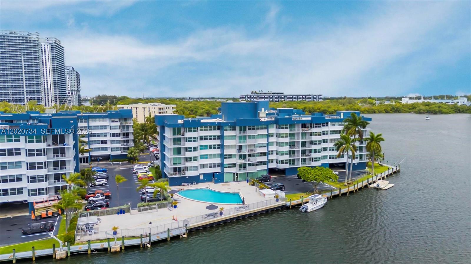 SPACIOUS 1 BEDROOM 1 1/2  BATHROOM + PRIVATE DOCK 25 FEET (#11), CONDO IN GREAT CONDITION, OCEANFRONT VIEWS FROM DINING AREA , CLOSE DISTANCE TO BEACH , SHOPPING, OLETA STATE PARK AND RESTAURANTS , 24 HOURS SECURITY ON PROPERTY, UPDATED PARTY ROOM WITH POOL TABLE AND LAKE VIEWS, HEATED POOL, BBQ AREA, GYM TENNIS COURTS, GUEST PARKING AVAILABLE.