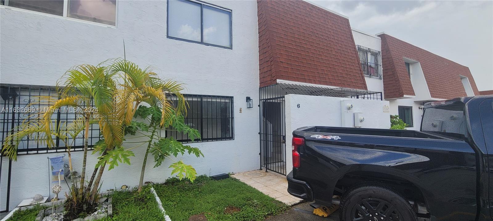 Townhouse with two bedrooms with bathrooms in each, patio and centrally located near FIU, Miami International Airport ,Dolphin and International Malls, Costco ,Publix, Shopping centers, Gyms and Downtown Doral. With easy access to major highways 826 and turnpike, 836 East and West .
With new appliances and new counter top on Kitchen. Renovated Bathrooms and Washer & Dryer inside the unit.
One parking assigned and one visitor permitted.