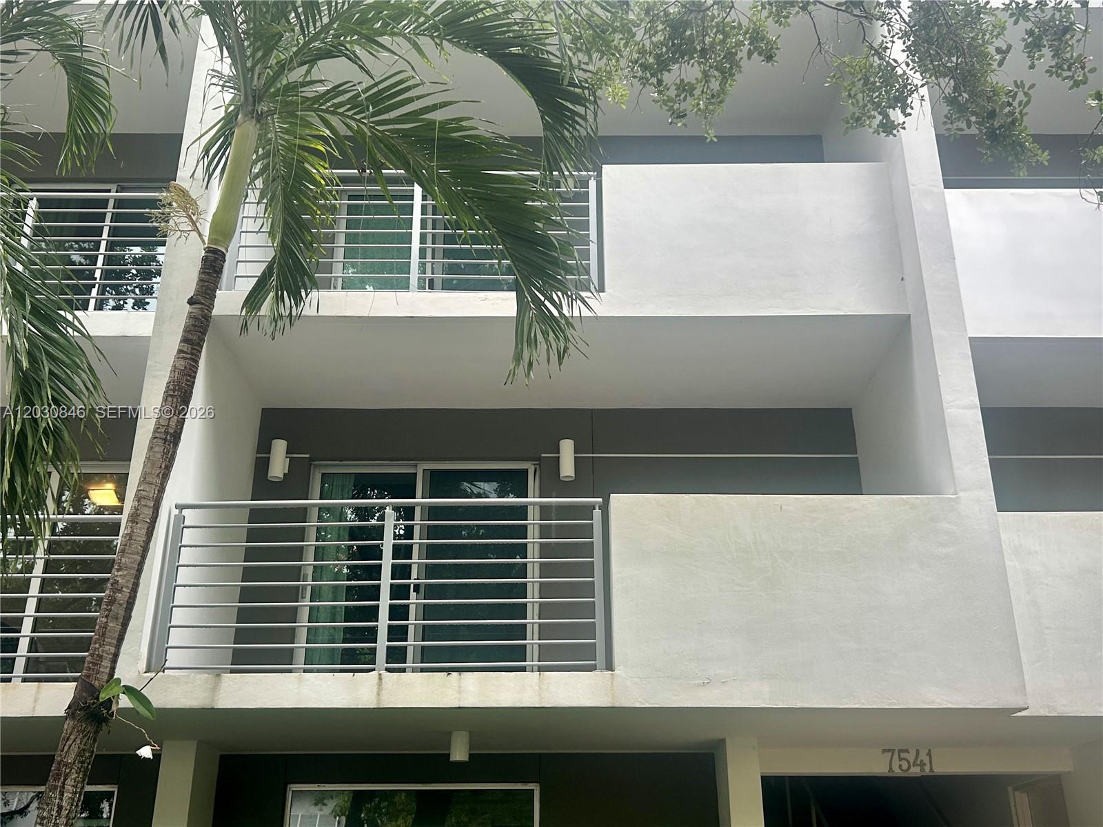 ENCLAVE II AT SOUTH MIAMI - Residential Lease