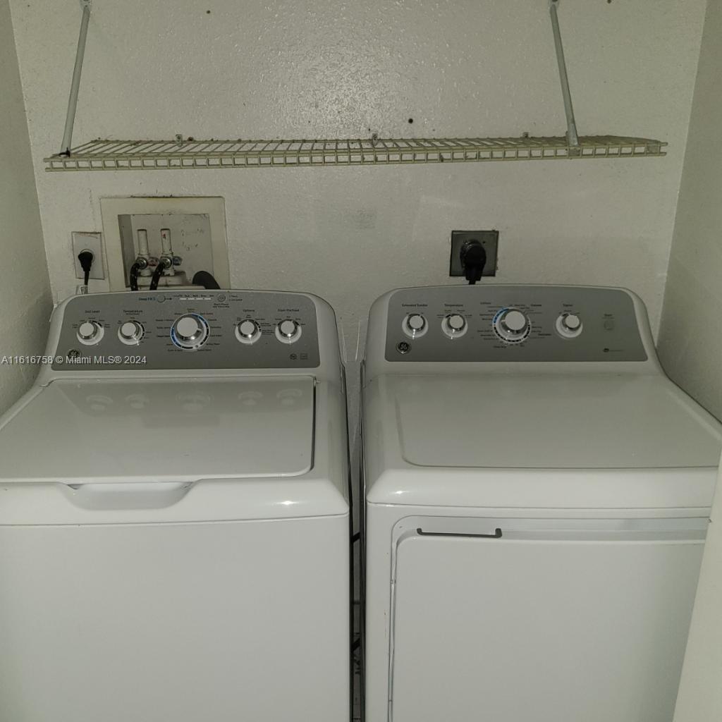 VISTA TRACE 2 CONDO - Residential Lease