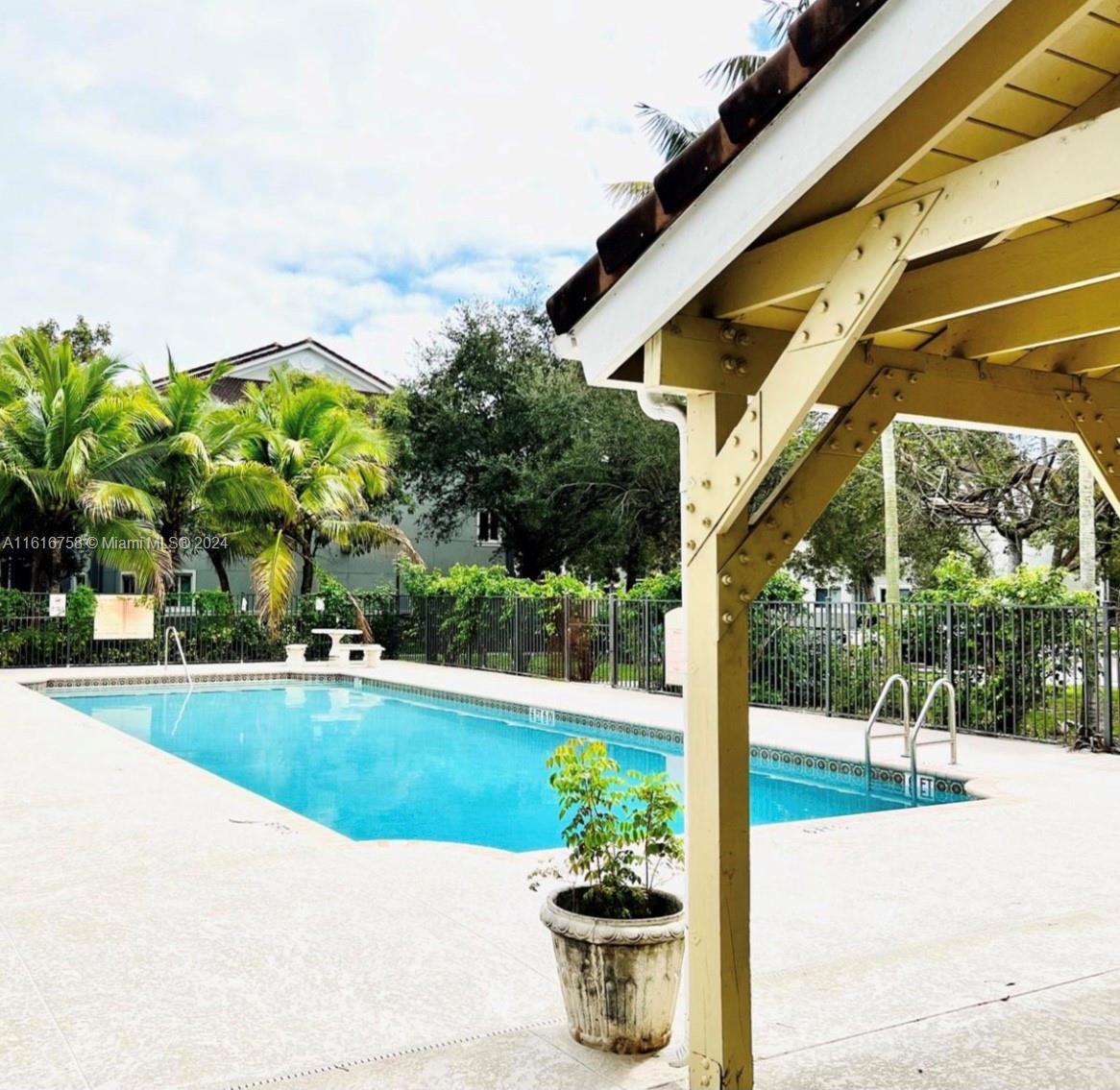 VISTA TRACE 2 CONDO - Residential Lease