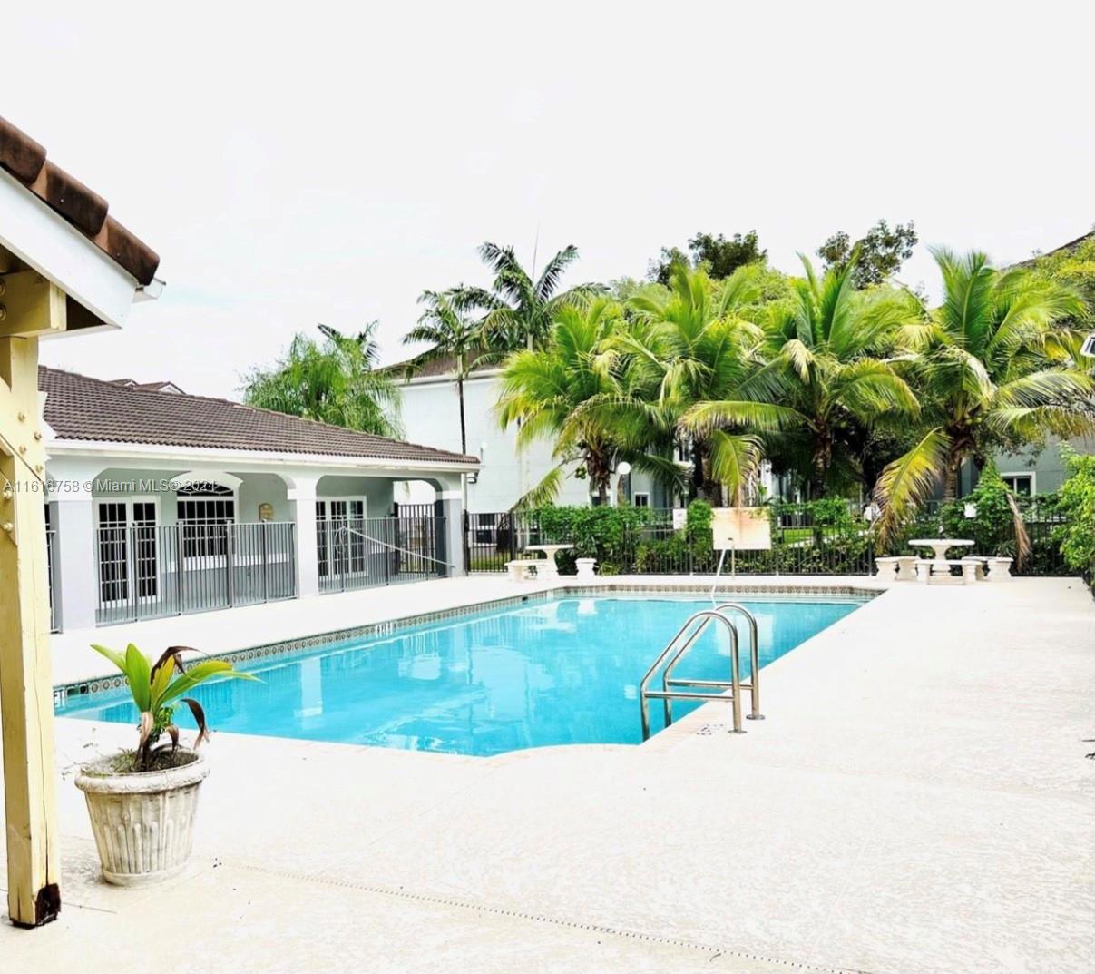 VISTA TRACE 2 CONDO - Residential Lease