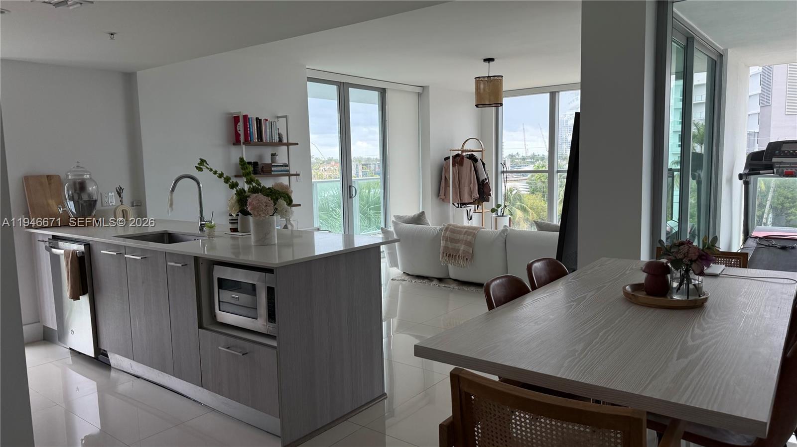 THE PALMS CONDO - Residential