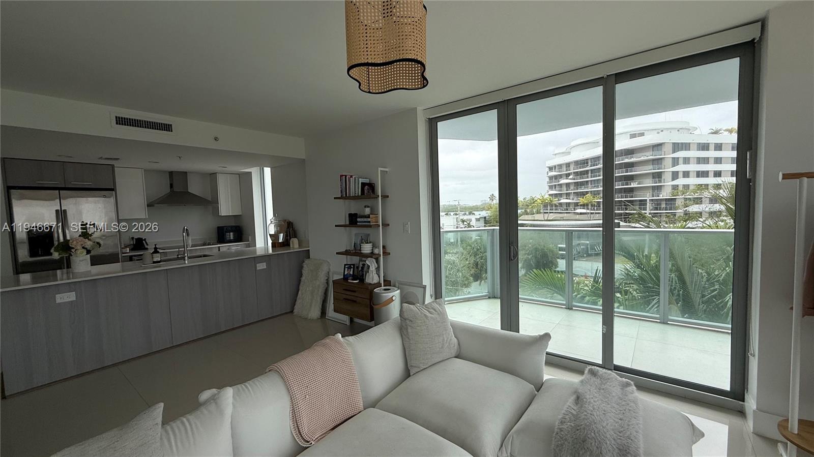 THE PALMS CONDO - Residential