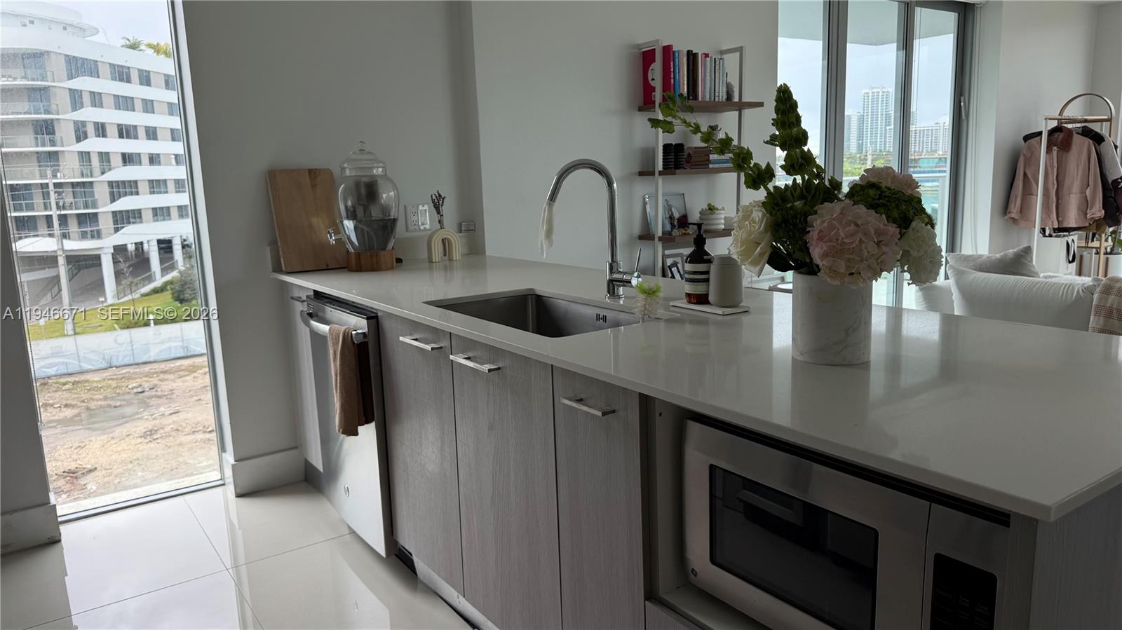 THE PALMS CONDO - Residential