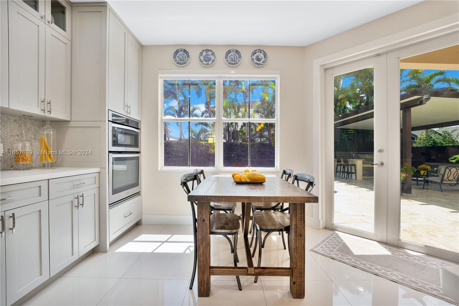 A B AT TAMIAMI TRAIL PHAS - Residential