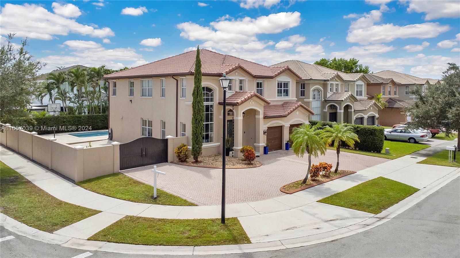 A B AT TAMIAMI TRAIL PHAS - Residential