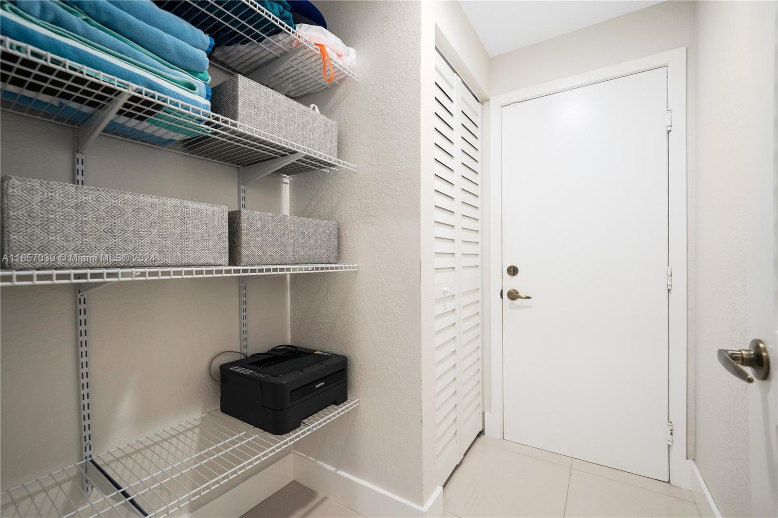A B AT TAMIAMI TRAIL PHAS - Residential
