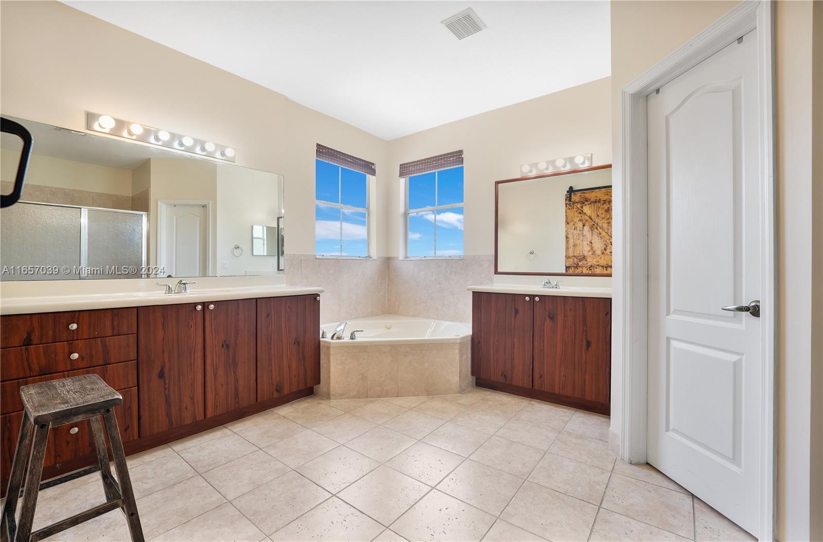 A B AT TAMIAMI TRAIL PHAS - Residential
