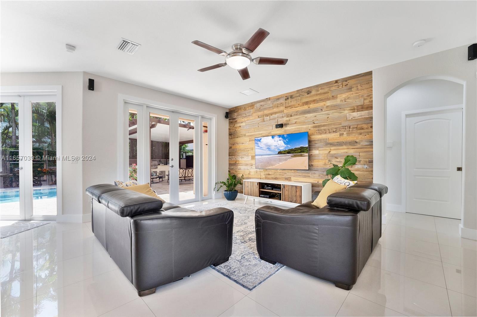 A B AT TAMIAMI TRAIL PHAS - Residential