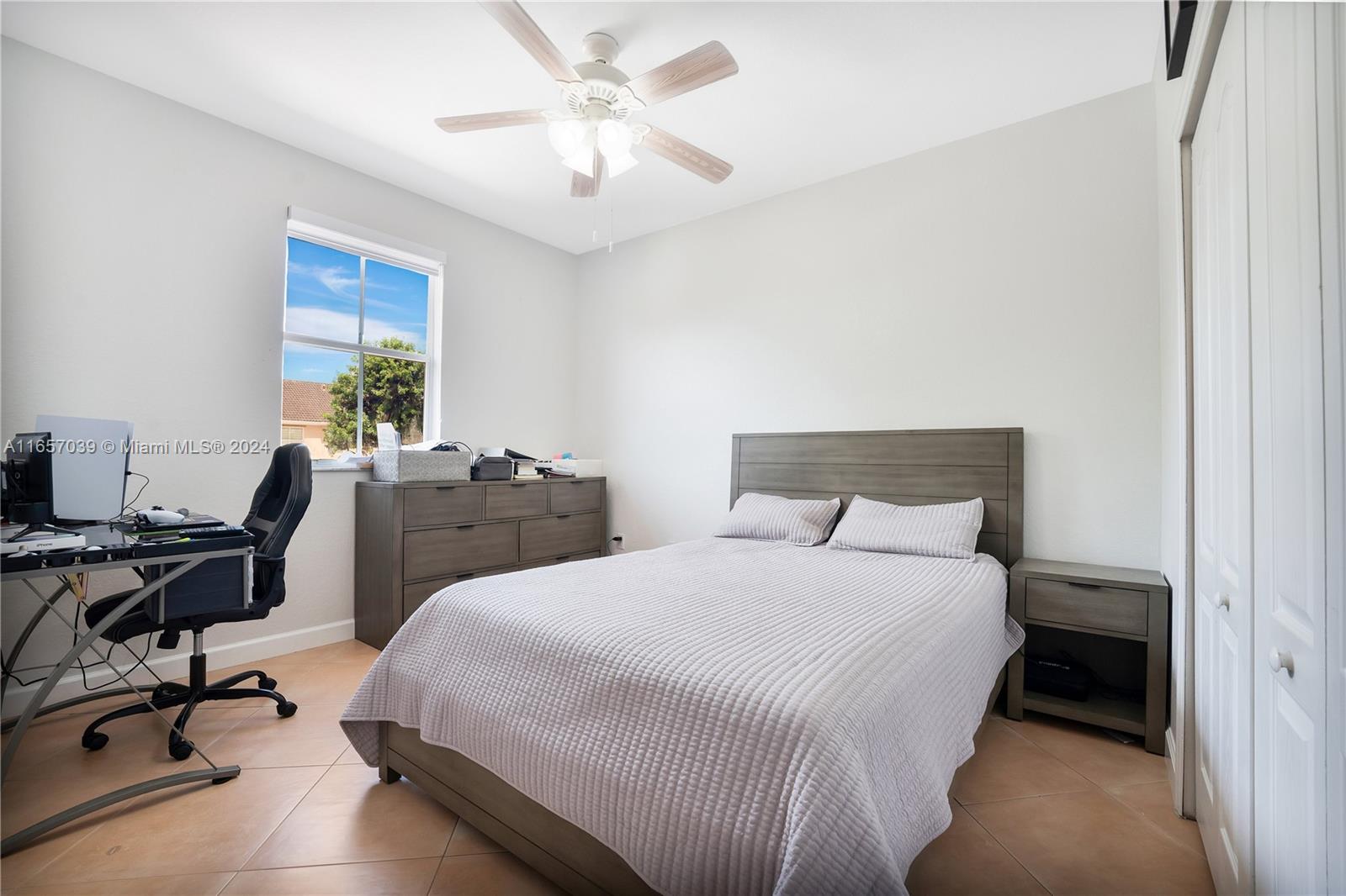 A B AT TAMIAMI TRAIL PHAS - Residential