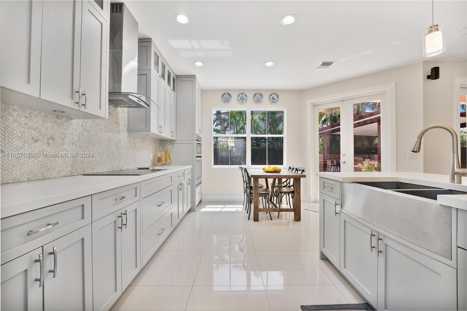 A B AT TAMIAMI TRAIL PHAS - Residential