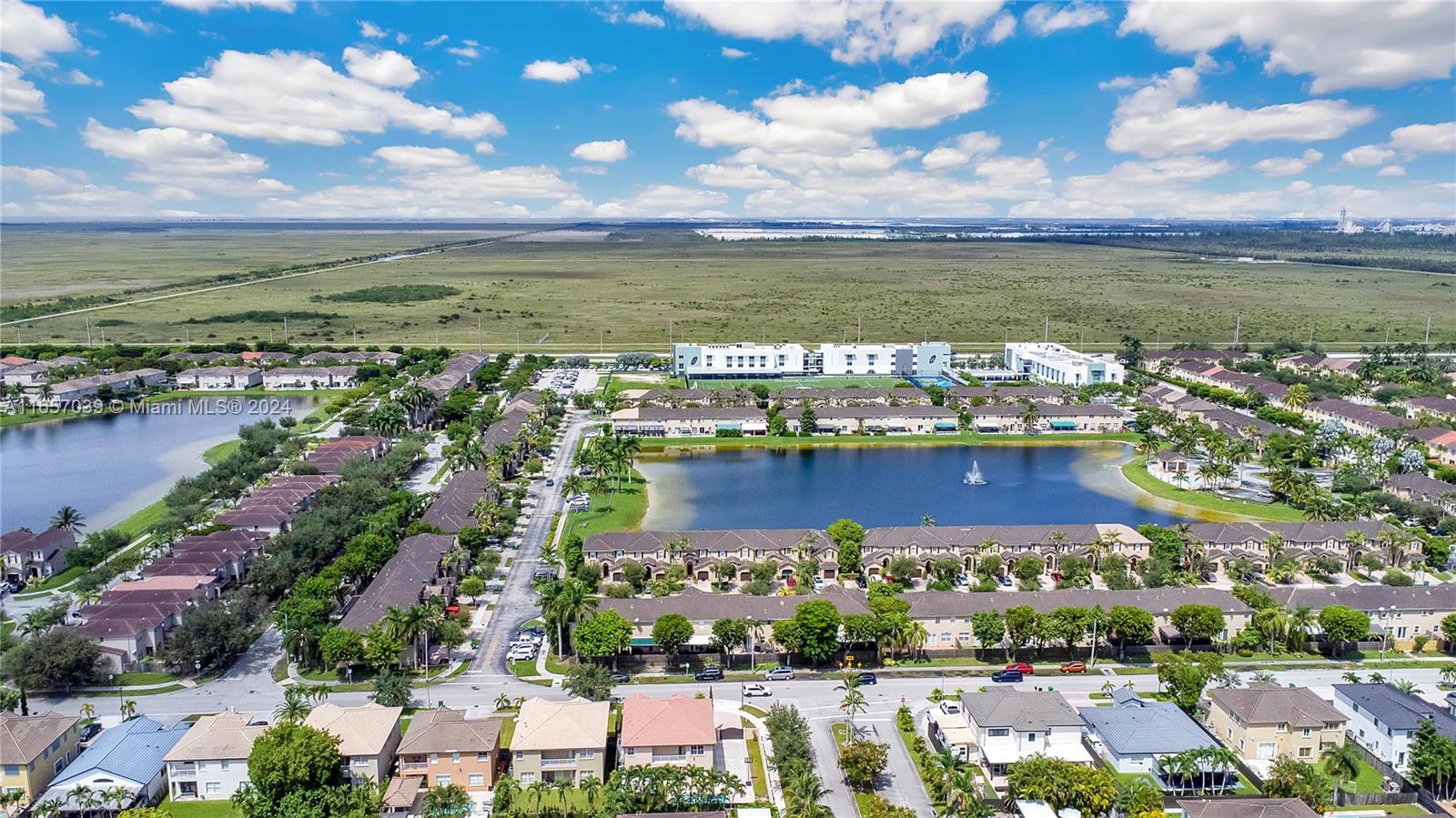 A B AT TAMIAMI TRAIL PHAS - Residential
