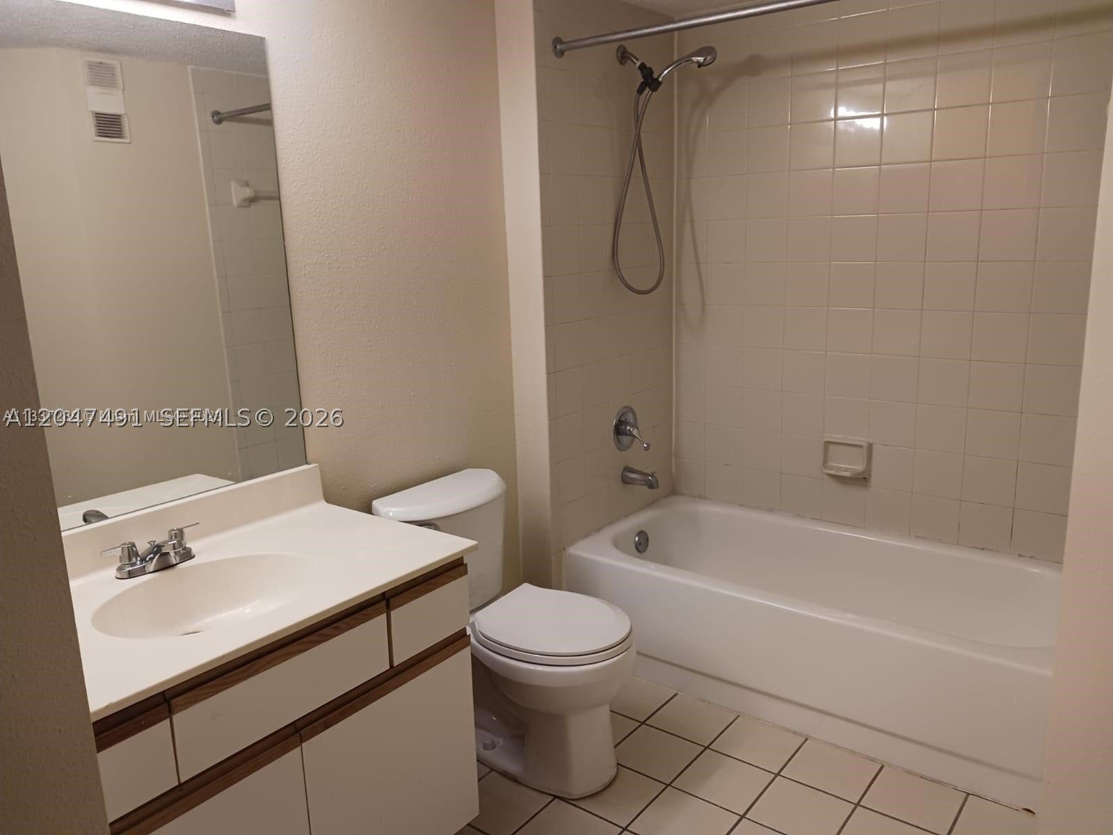 WINDWARD LAKES CONDO - Residential