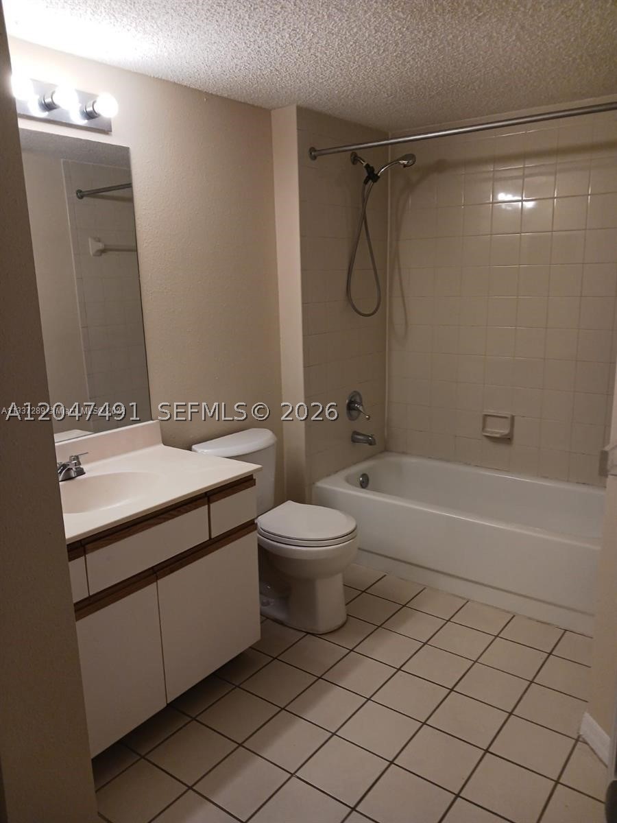 WINDWARD LAKES CONDO - Residential