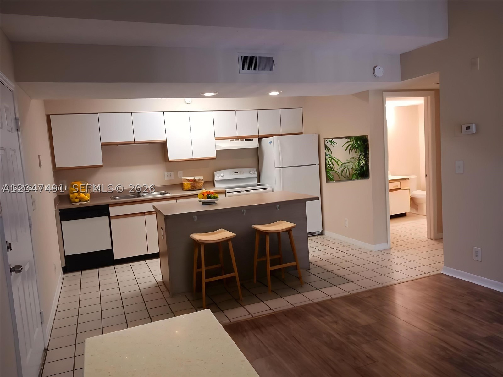 WINDWARD LAKES CONDO - Residential