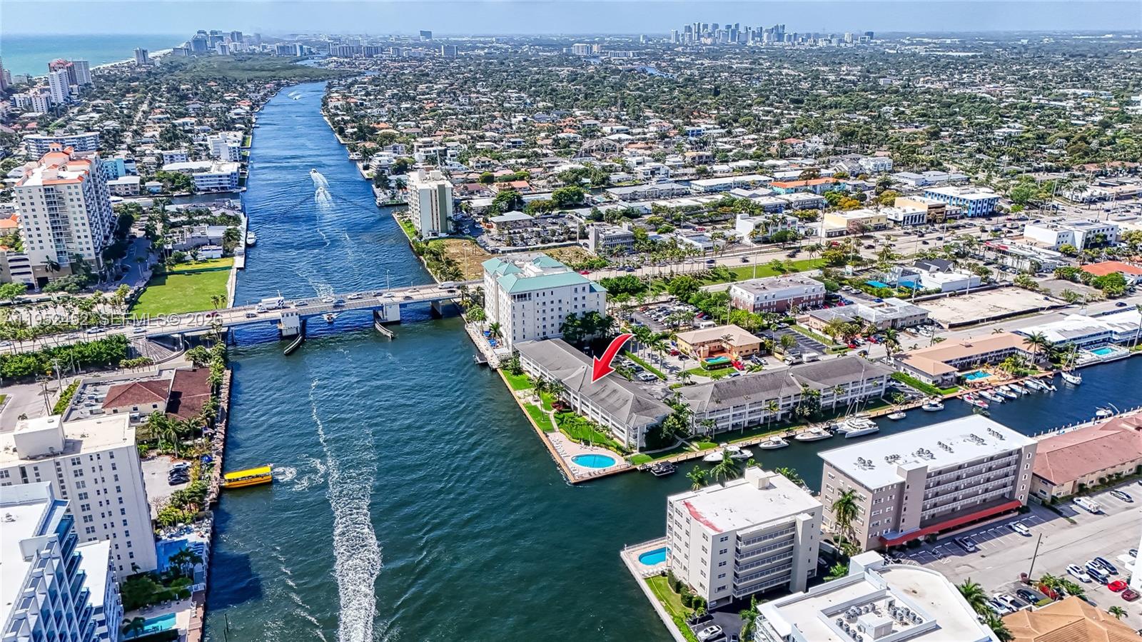 WATERSIDE ON THE INTRACOA - Residential