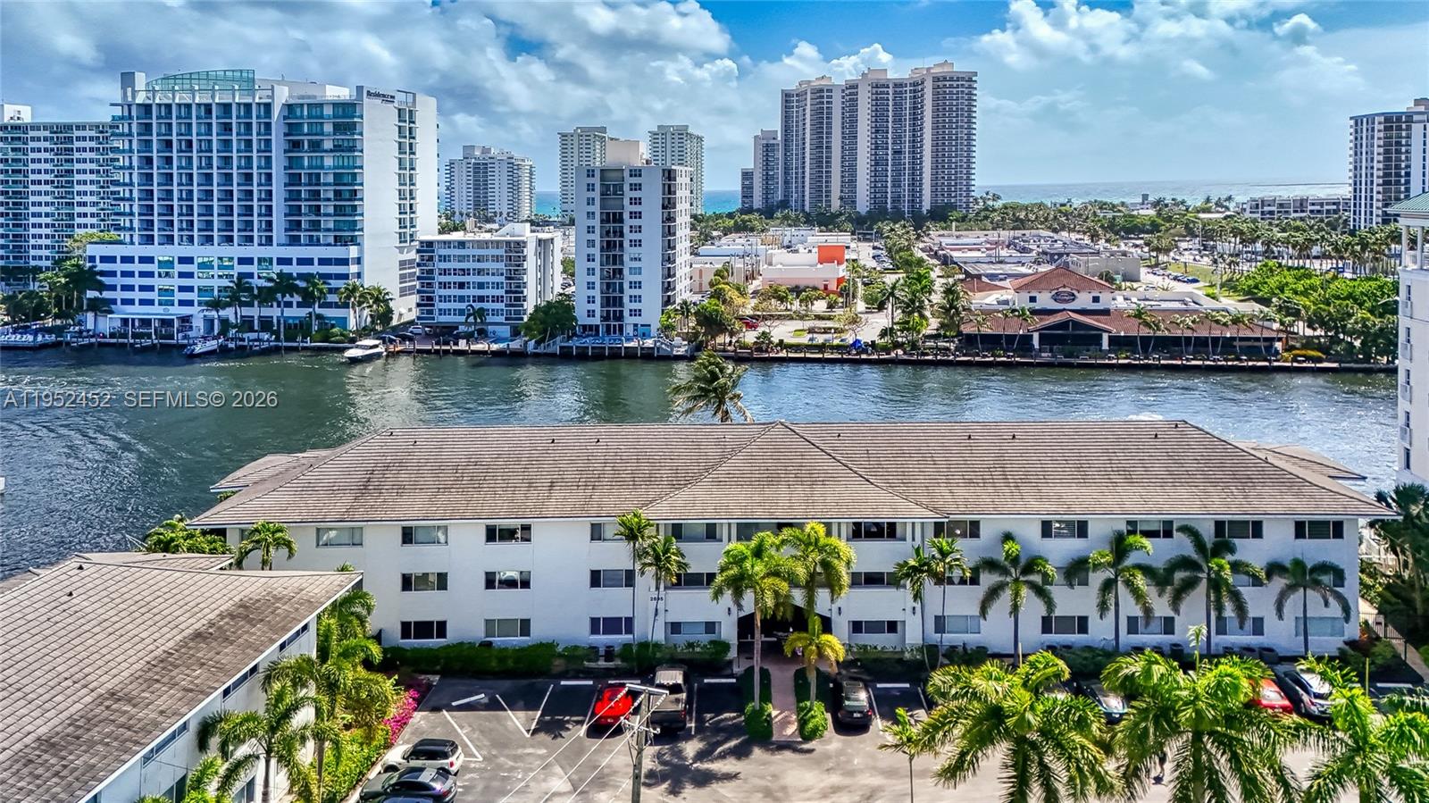 WATERSIDE ON THE INTRACOA - Residential