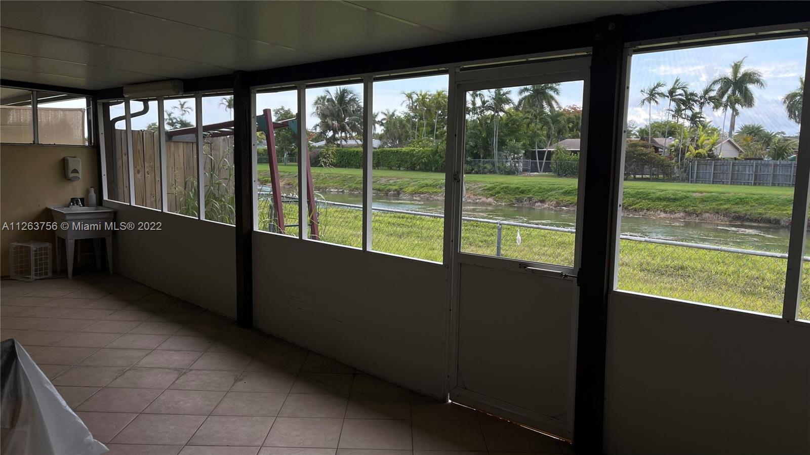 DEVON-AIRE VILLAS SEC 3 - Residential