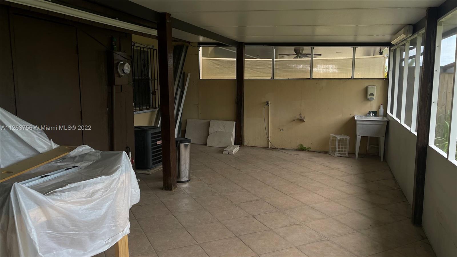 DEVON-AIRE VILLAS SEC 3 - Residential