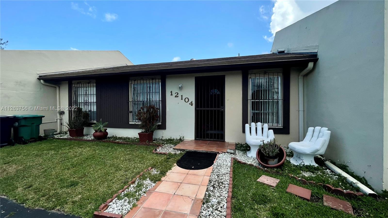 DEVON-AIRE VILLAS SEC 3 - Residential