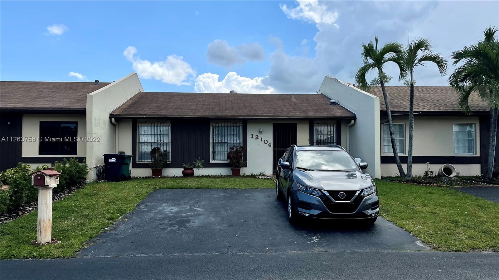 DEVON-AIRE VILLAS SEC 3 - Residential