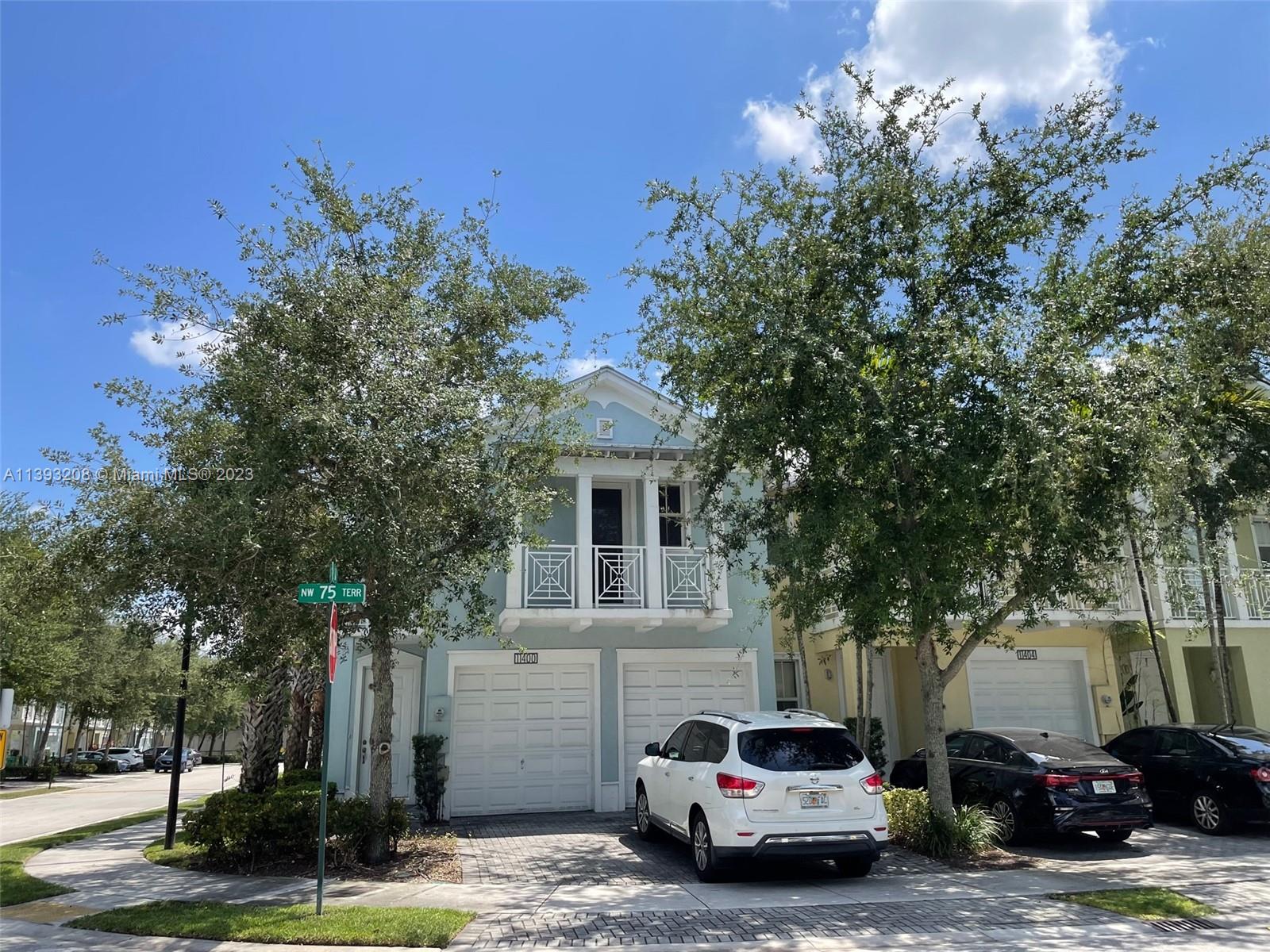 DORAL 4 beds, 3.5 bathrooms townhouse, Very spacious and beautiful 4 beds, Corner Unit, located at the exclusive "Reserve at Doral." It has an ample open kitchen with granite countertops and stainless steel appliances, Diner area, breakfast area, laundry room, backyard, walk-in closets, 3 balconies,  2 car garage plus two more spaces on the driveway. Cozy gated communitity with security, a beautiful clubhouse with pool, gym, billiard table, playground & more. Very well located with easy access to highways, restaurants, shopping, schools and just 20 minutes to Miami International Airport.