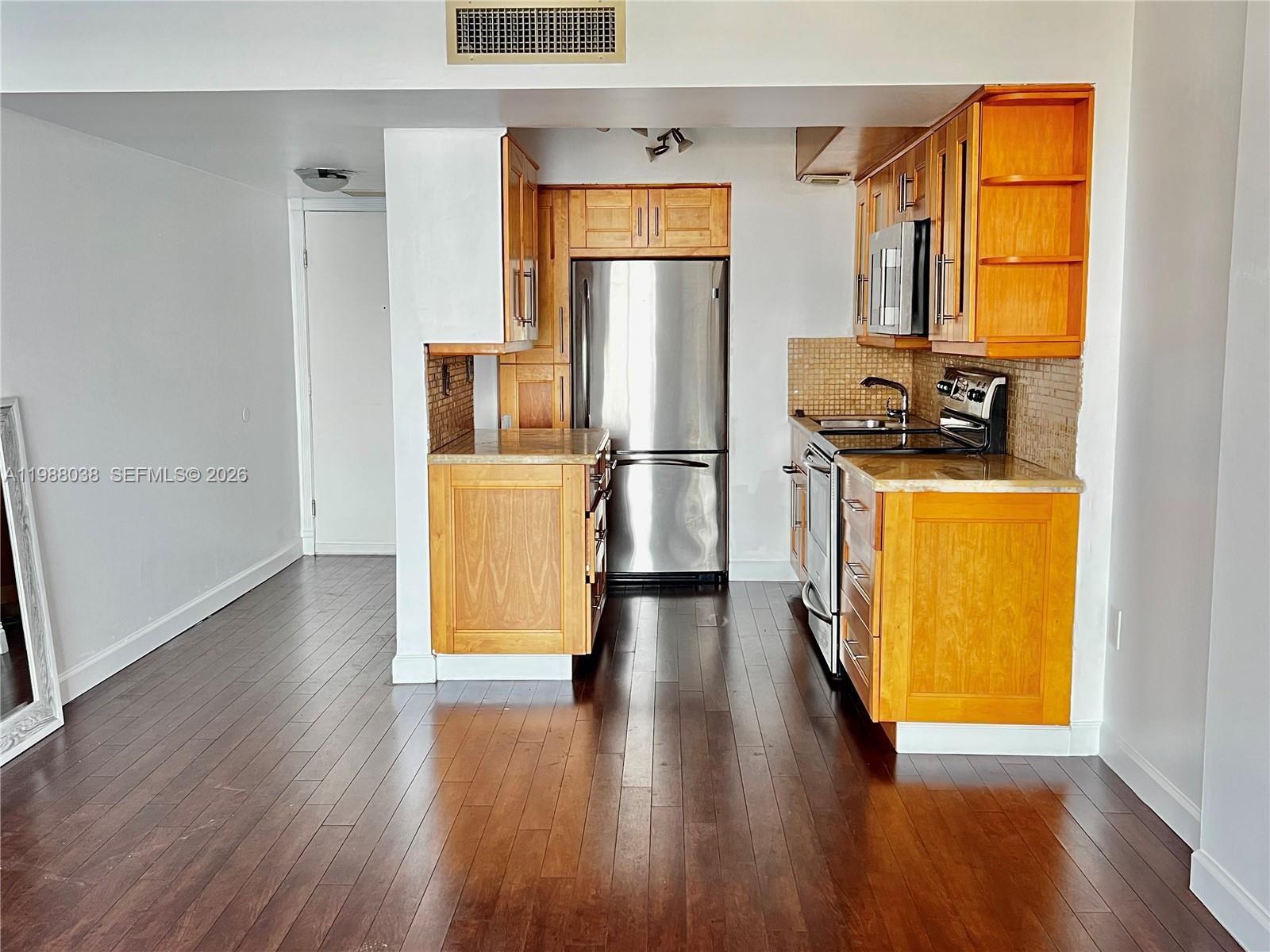 STRATFORD HOUSE CONDO - Residential