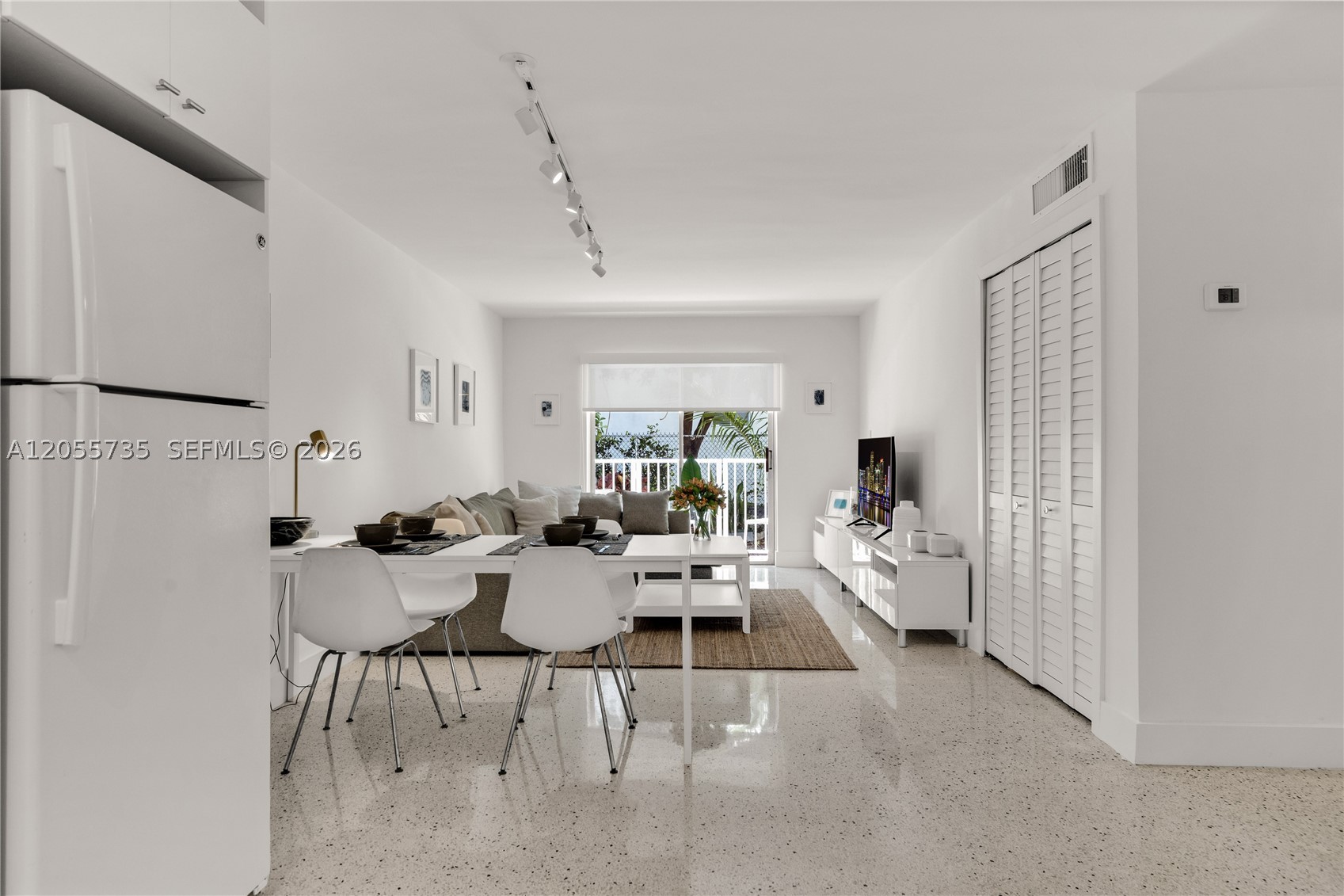 EL RIO CONDO - Residential Lease