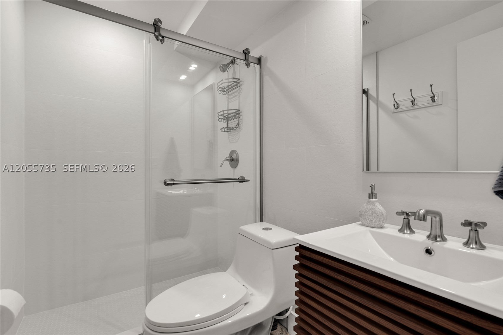 EL RIO CONDO - Residential Lease