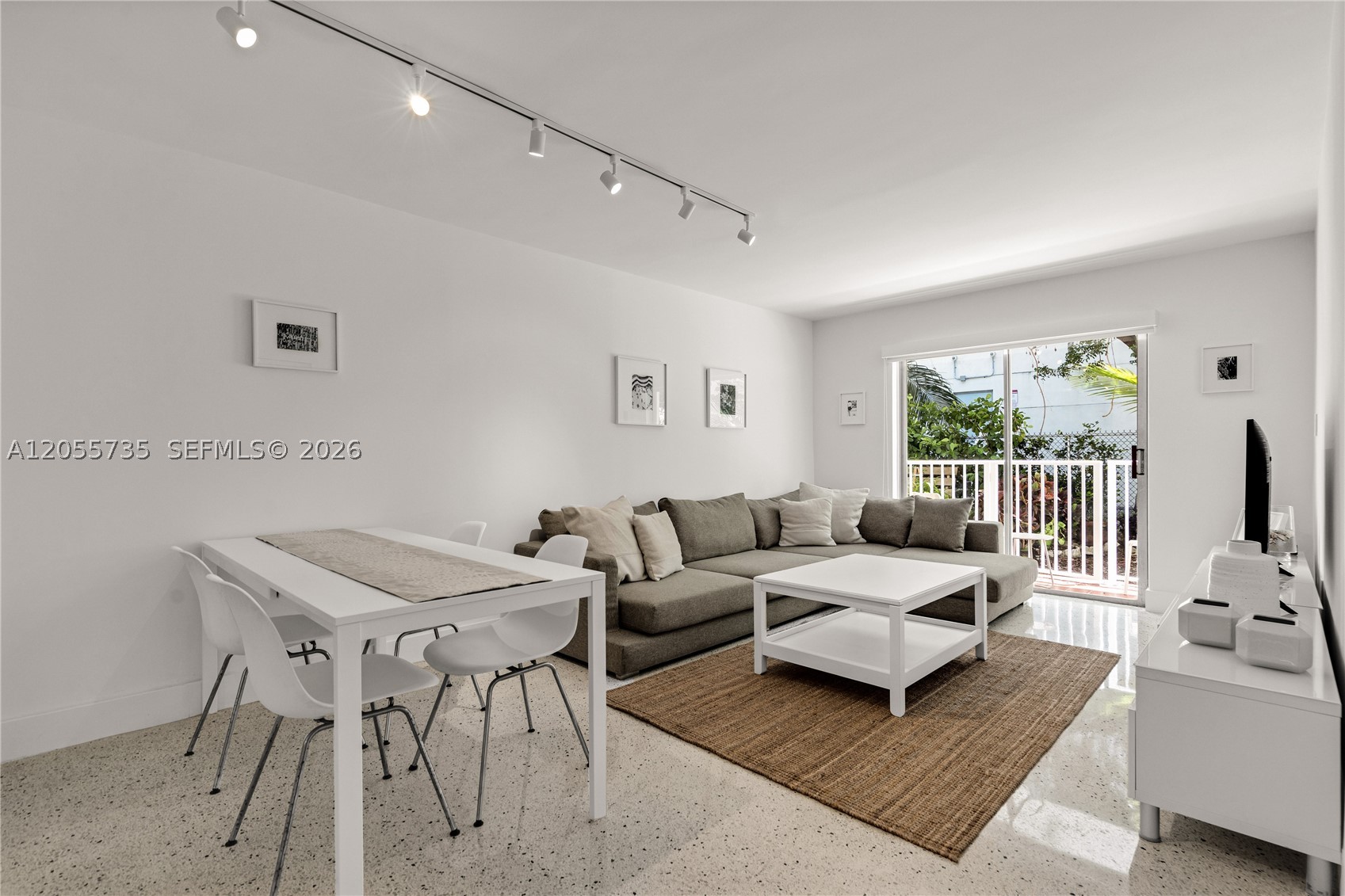 EL RIO CONDO - Residential Lease