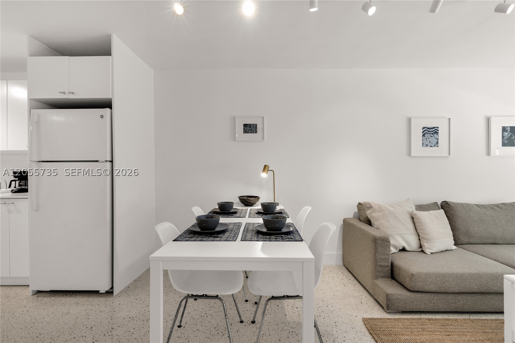 EL RIO CONDO - Residential Lease