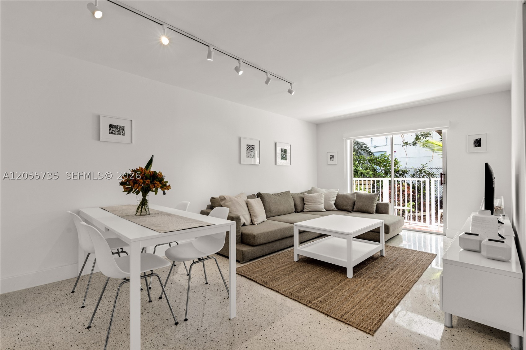 EL RIO CONDO - Residential Lease
