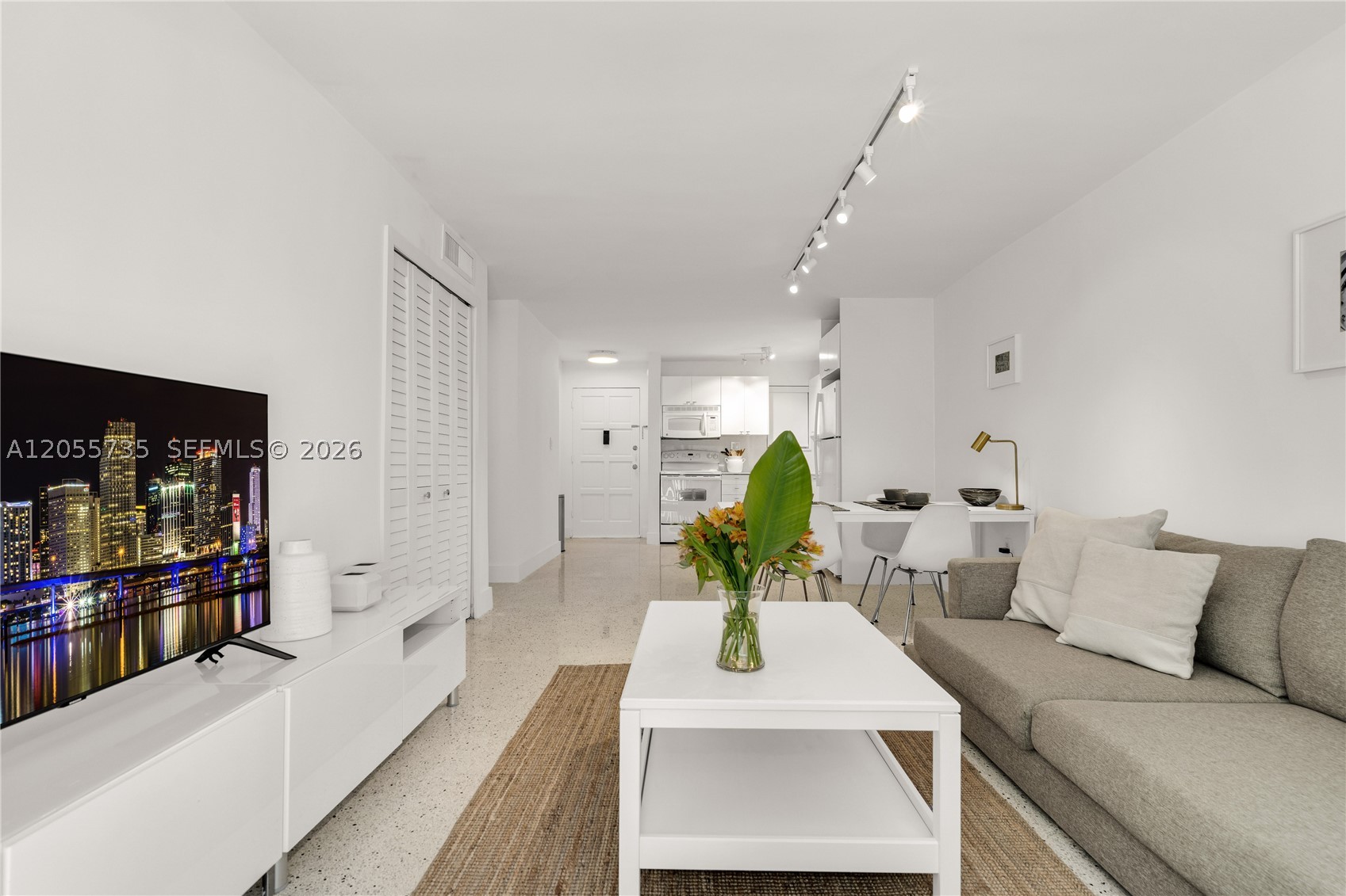 EL RIO CONDO - Residential Lease
